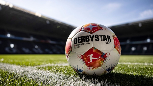 Derbystar-football-on-the-football-field-in-matches-of-the-2025–26-season