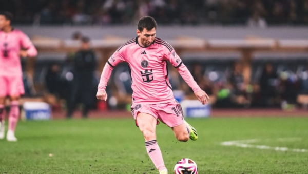 Messi-dressed-in-Inter-Miamis-pink-kit-is-controlling-the-ball-on-the-pitch