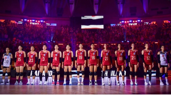 A-picture-of-the-entire-Thai-womens-national-volleyball-team-standing-in-line-to-salute-the-national-flag-in-the-competition-field