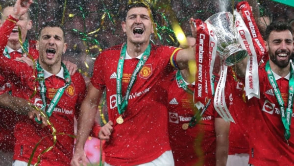 Manchester-United-celebrate-winning-the-Carabao-Cup
