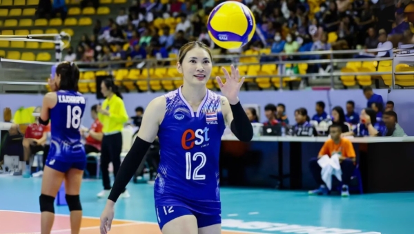 Thai-women-stand-in-position-with-the-national-team-symbol-and-SEA-V.League-logo