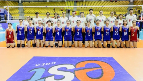 The-Thai-womens-volleyball-team-takes-a-group-photo-before-or-after-the-match