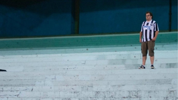 Tiago-Rech-cheering-for-his-team-alone-in-2012